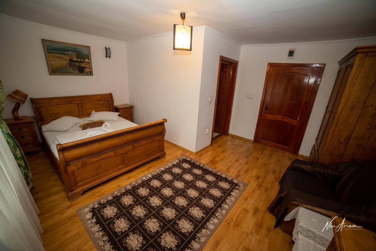 Casa Binu Hotell Arieşeni Eksteriør bilde